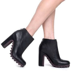 Circus by Sam Edelman Black Leather Kensley Extreme Tread Heeled Ankle Boots 8